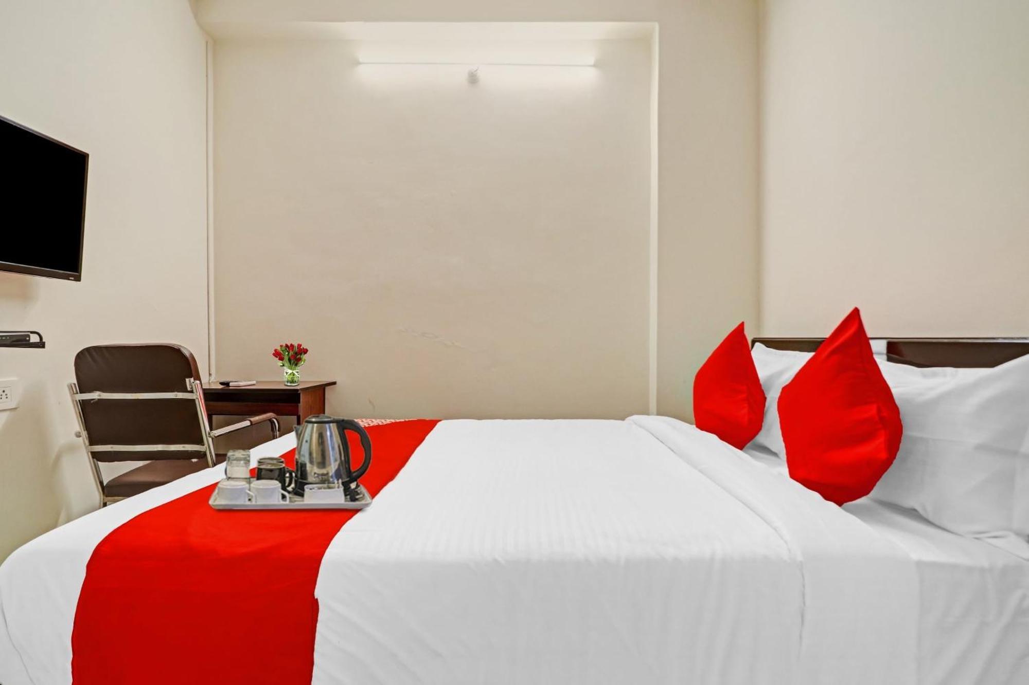Oyo Happy Stay Hotels Hyderabad Eksteriør bilde